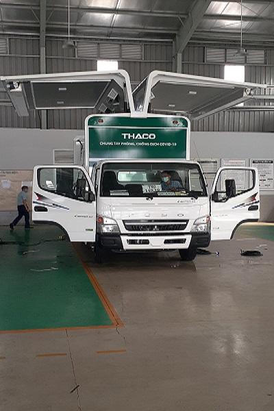 Lào Cai tiếp nhận xe vận chuyển vaccine và tiêm chủng lưu động