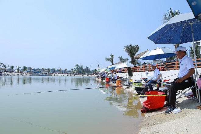 150 cần thủ tranh tài trong Giải câu cá FLC Sầm Sơn 2017 