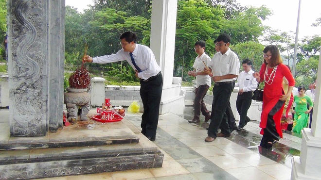 Cục Thi hành án dân sự tỉnh Tuyên Quang dâng hương tại Khu di tích lịch sử Bộ Tư pháp