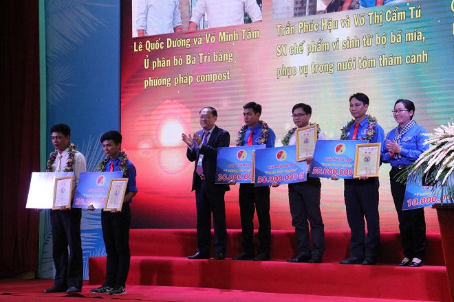  Thủ tướng tiếp lửa cho thế hệ trẻ 'Đồng khởi - Khởi nghiệp'