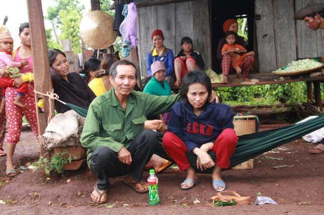 Thiếu nữ người rừng... không thích mặc quần áo, đi bằng tay