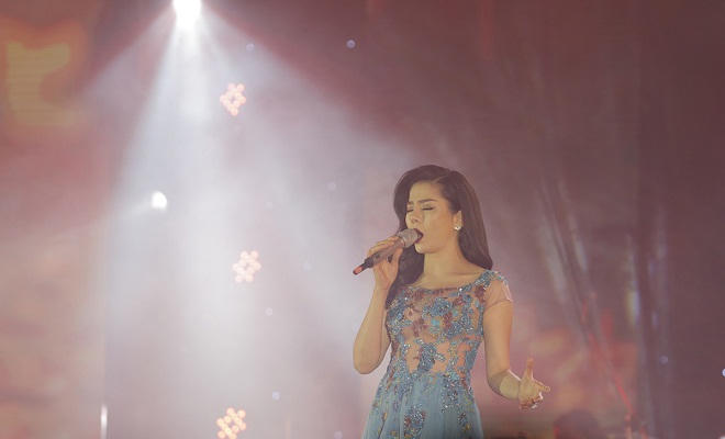 Lệ Quyên mê hoặc khán giả Quy Nhơn với “Chút tình cho biển”