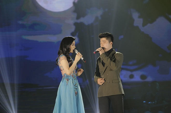 Lệ Quyên mê hoặc khán giả Quy Nhơn với “Chút tình cho biển”