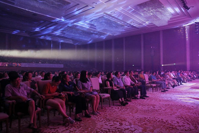 Lệ Quyên mê hoặc khán giả Quy Nhơn với “Chút tình cho biển”