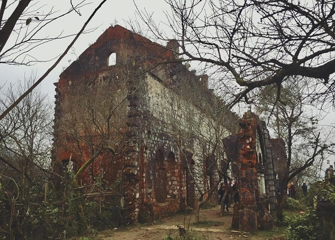 Khám phá tu viện cổ Tả Phìn