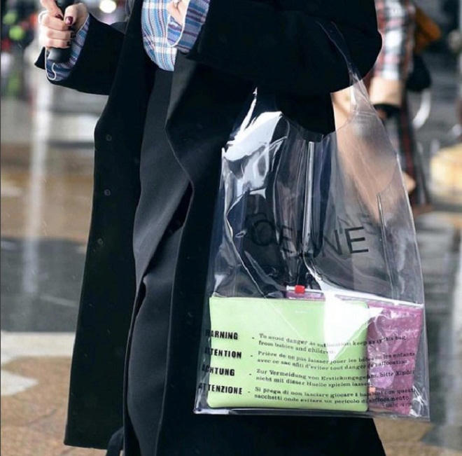 Túi xách trong suốt lên ngôi tại tuần lễ thời trang thu đông 2018