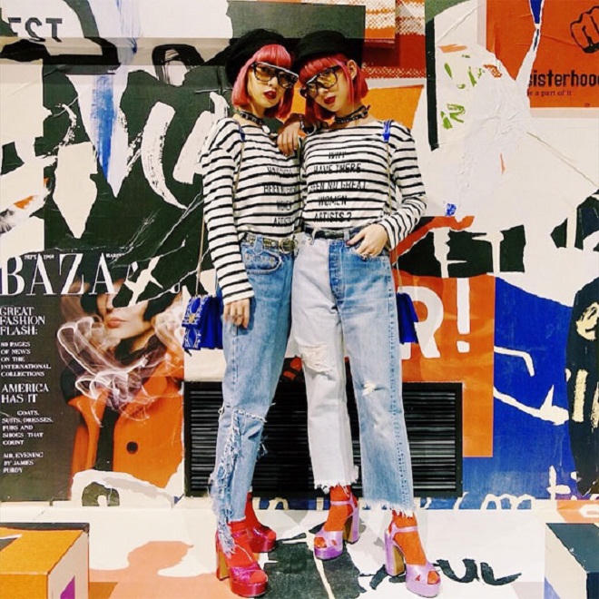 Cặp chị em song sinh gây sốt Tuần lễ thời trang thế giới