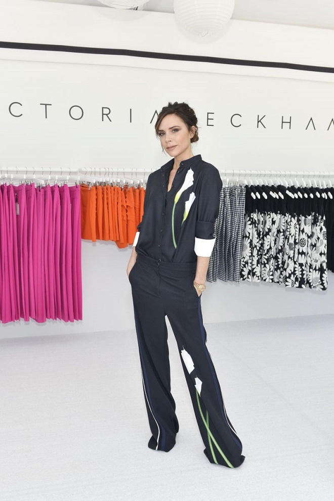 Mặc đẹp, mạnh mẽ và hiện đại như Victoria Beckham trong ngày 8/3