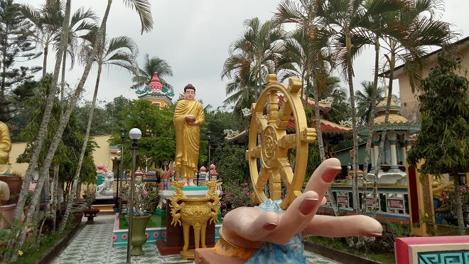 Độc đáo ngôi chùa thờ hàng trăm bức tượng ở miền Tây