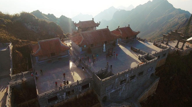 Cải mèo vàng rực triền núi, Sun World Fansipan Legend tấp nập du khách check-in