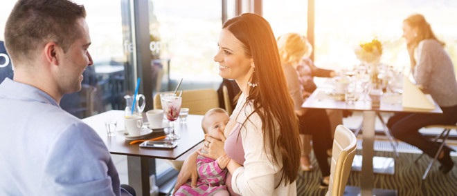 Bí kíp để mẹ bầu cho con bú mà vẫn duyên dáng