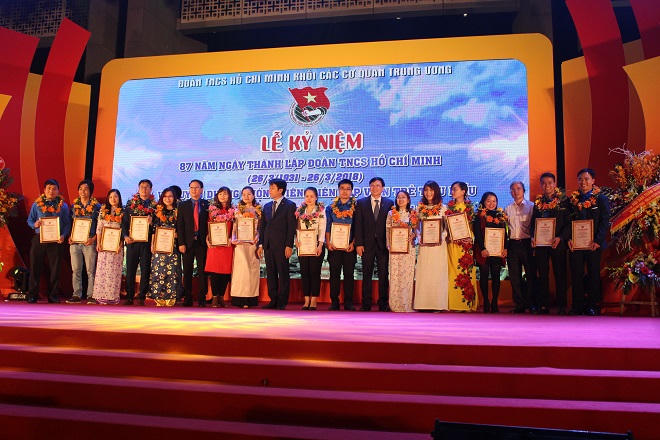 Hội Báo toàn quốc 2018: 18 người làm báo trẻ được tuyên dương