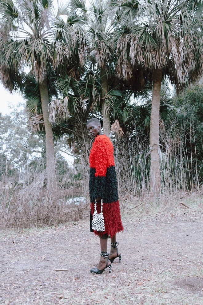 Xu hướng thời trang độc, lạ thống trị sàn diễn mùa thu 2018