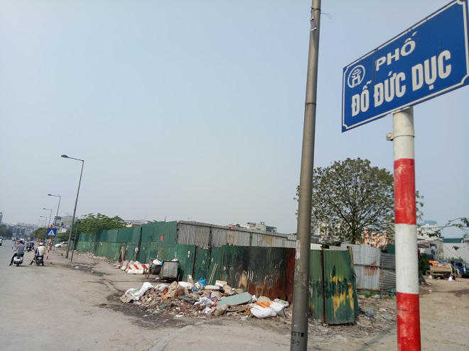 Sinh viên tình nguyện dọn sạch đường, sẵn sàng đón Tổng thống Hàn Quốc