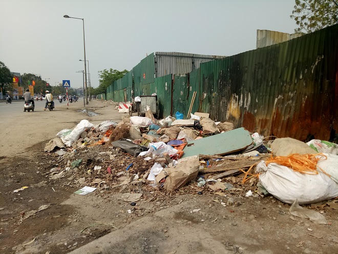 Sinh viên tình nguyện dọn sạch đường, sẵn sàng đón Tổng thống Hàn Quốc