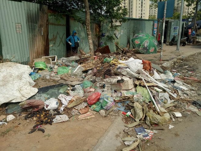 Sinh viên tình nguyện dọn sạch đường, sẵn sàng đón Tổng thống Hàn Quốc