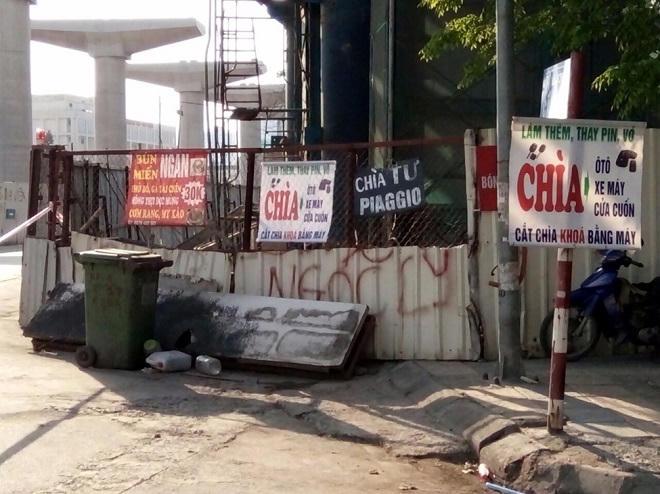 Quảng cáo rao vặt trái phép vẫn tràn lan ở phố phường Hà Nội