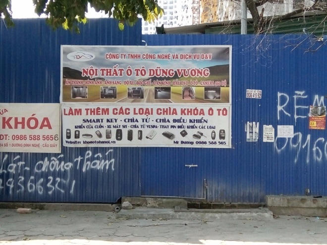 Quảng cáo rao vặt trái phép vẫn tràn lan ở phố phường Hà Nội