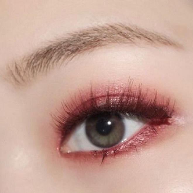 Mắt hồng ngọt ngào như kẹo mơ đang là xu hướng trang điểm hot nhất