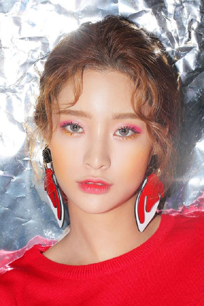 Mắt hồng ngọt ngào như kẹo mơ đang là xu hướng trang điểm hot nhất