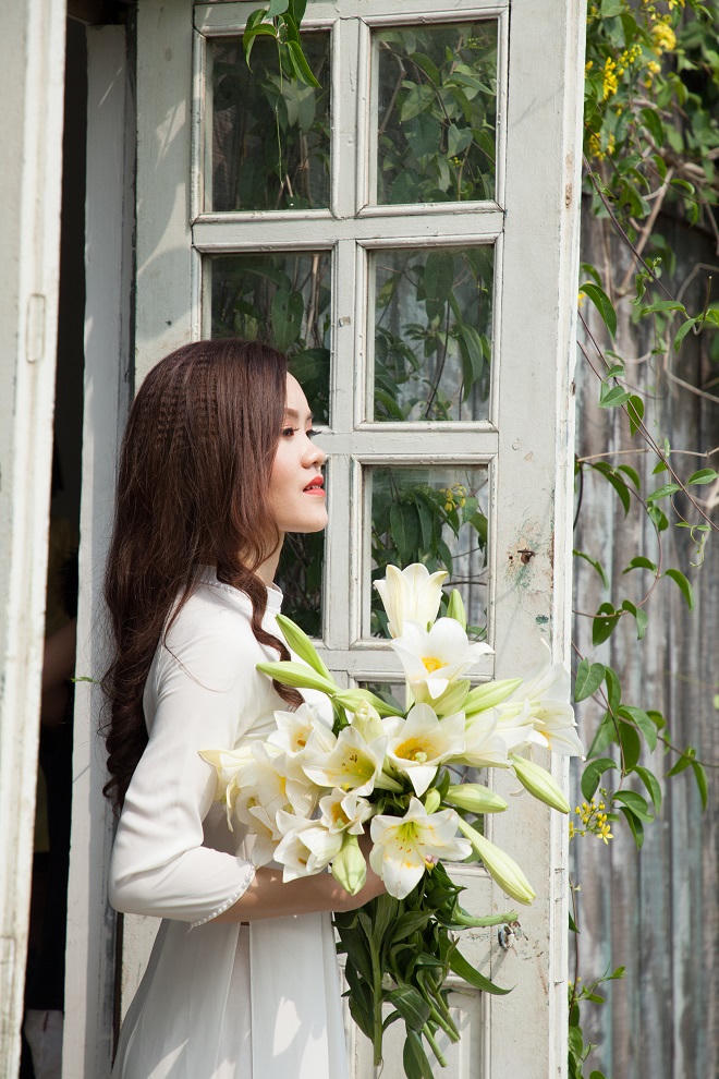 Loa kèn nở rộ chính vụ, giá 'tỷ lệ nghịch' nguồn cung