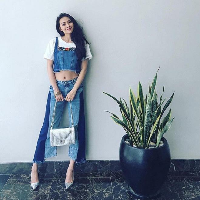 Jeans ống suông, ống loe đang là xu hướng sao Việt chọn