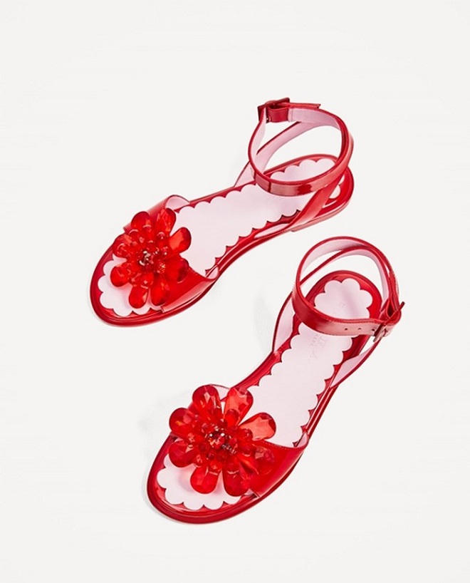 Khi hàng hiệu xa xỉ thế giới chẳng khác nào vật dụng rẻ tiền ở Việt Nam