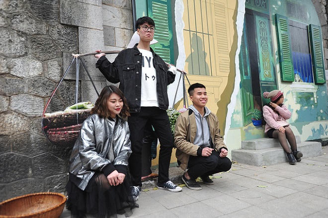 Những phố bích hoạ hút khách giữa lòng thủ đô