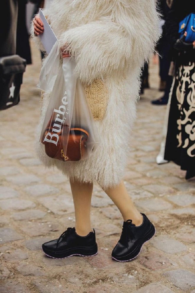 Từ túi nylon, giới thời trang lấy ý tưởng làm ra giày, túi, trang sức