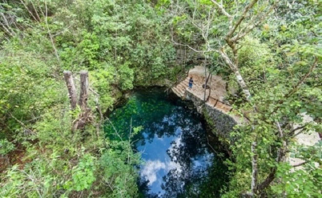 Nhìn như hồ chứa nước bình thường, nhưng khi lặn xuống bên dưới ai cũng bị mê hoặc