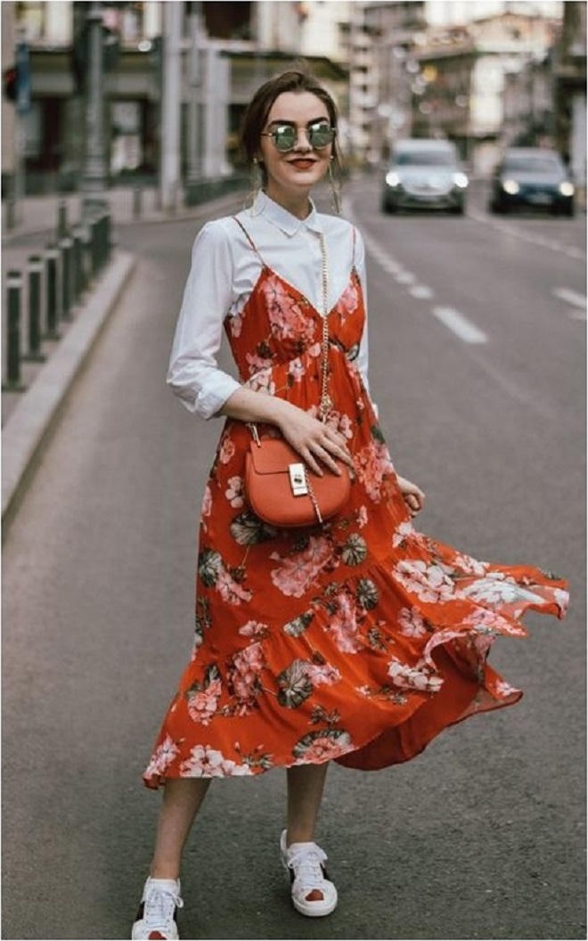 Váy dài và sneaker - 'công thức' phối đồ hot nhất mùa hè 2018