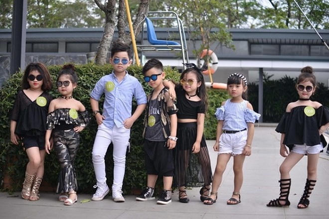 Mẫu nhí Việt mặc sexy, trang điểm đậm và nỗi lo lớn trước tuổi