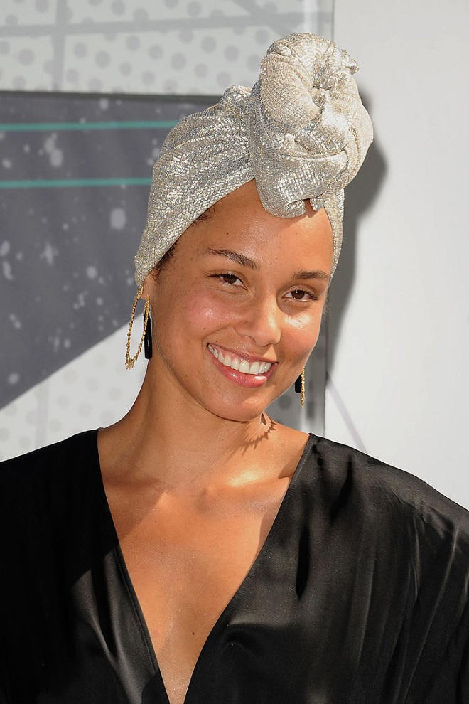 Những cách trang điểm đẹp nhất từ thập niên 80 đến nay