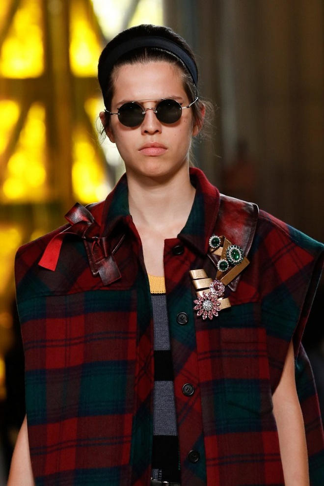 Trâm cài áo, sự trở lại đầy ngoạn mục của món phụ kiện kinh điển