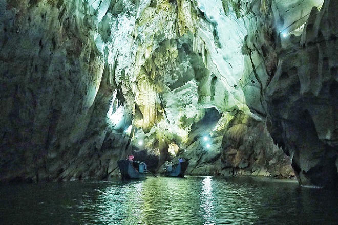 Vẻ huyền bí của 5 hang động dọc miền đất nước
