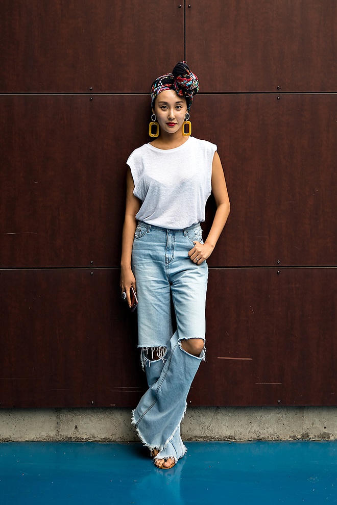 Quần jeans ống loe đích thực là món đồ dành riêng cho phái đẹp mùa này