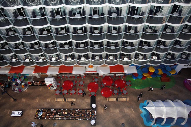 Choáng với con tàu du lịch lớn nhất thế giới, bên trong như chứa cả một thành phố