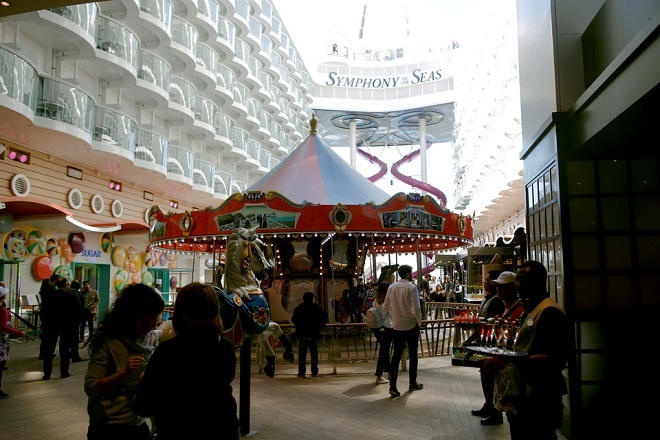 Choáng với con tàu du lịch lớn nhất thế giới, bên trong như chứa cả một thành phố