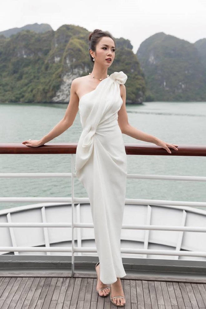 Nhã Phương diện đầm nữ tính, cổ điển trong bảng sao đẹp tuần