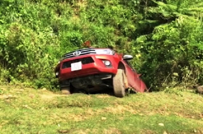 Hàng trăm cảnh sát trắng đêm truy bắt nhóm buôn gỗ bắn chết người