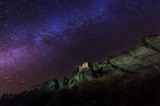 Độc đáo tu viện Meteora 'lơ lửng' trên núi tại Hy Lạp