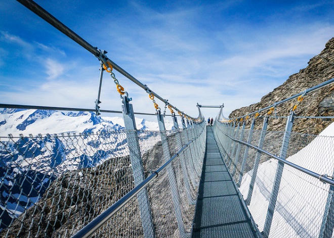 10 cây cầu treo khách vừa ngắm cảnh vừa run chân