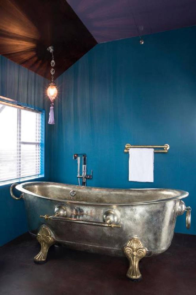 Bên trong khách sạn cần cẩu cao nhất thế giới