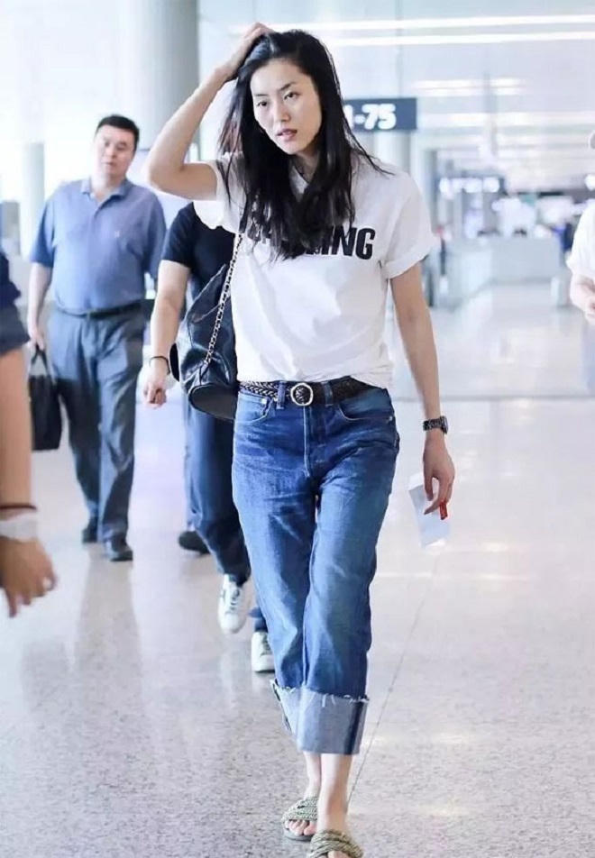 Lên đồ ra phố ngày hè 'đẹp quên lối về' với quần jeans và áo thun