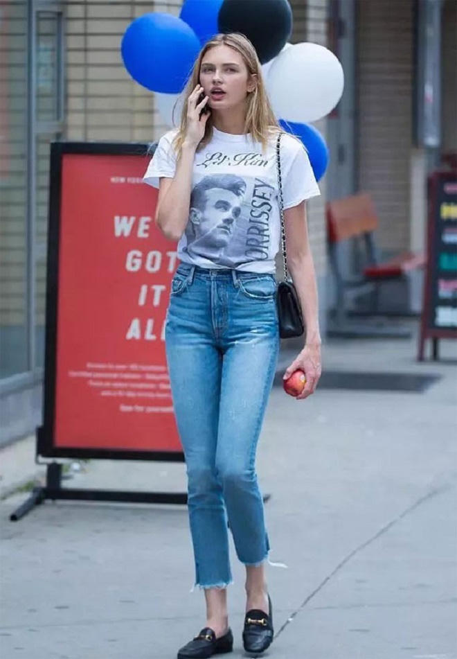 Lên đồ ra phố ngày hè 'đẹp quên lối về' với quần jeans và áo thun