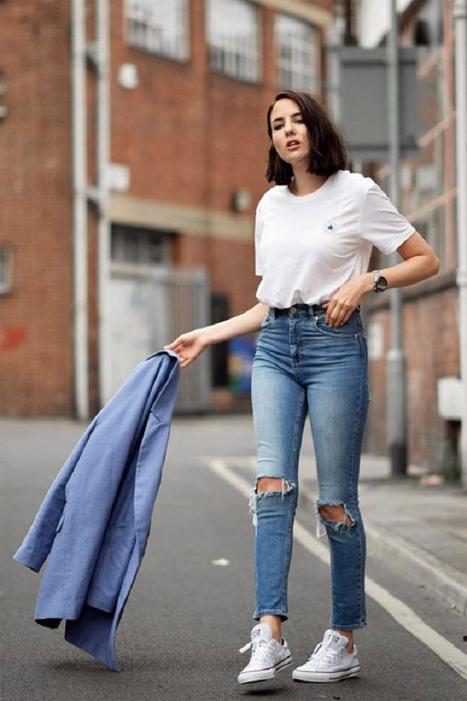 Lên đồ ra phố ngày hè 'đẹp quên lối về' với quần jeans và áo thun