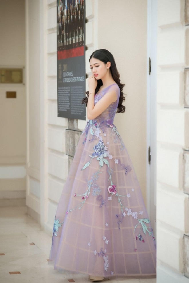 Nhã Phương khoe đẳng cấp nhan sắc không kém cạnh dàn Hoa hậu danh tiếng