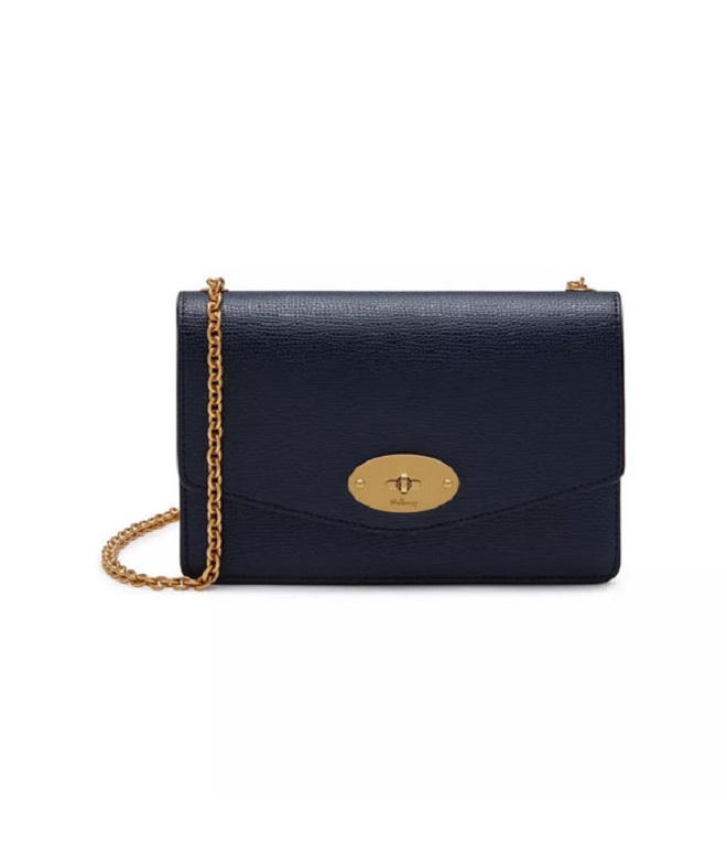 4 món đồ thời trang bỗng trở nên 'hot' nhờ cô dâu Hoàng gia Anh Meghan Markle