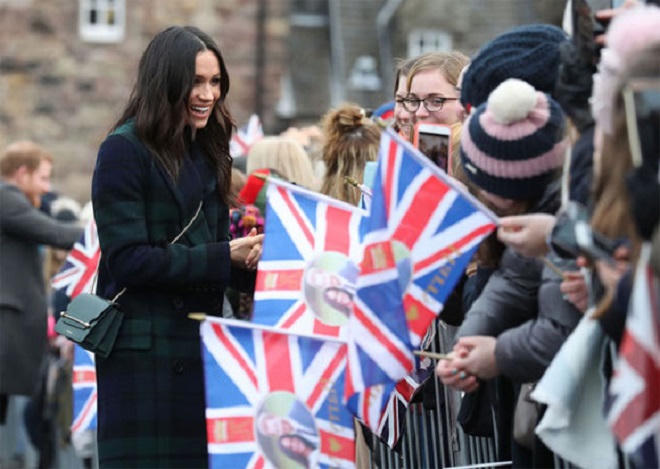 4 món đồ thời trang bỗng trở nên 'hot' nhờ cô dâu Hoàng gia Anh Meghan Markle