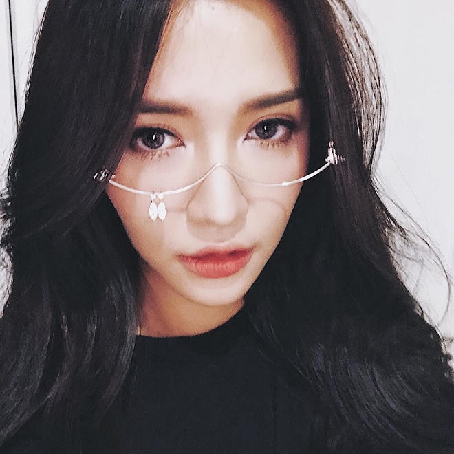 Chi Pu, Bích Phương chi tiền triệu sắm chiếc kính chỉ để trang trí